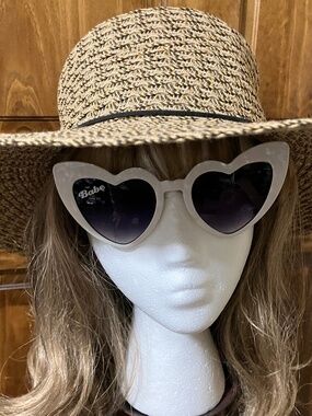 HEART "BABE" SUNGLASSES WHITE WITH GRADIENT LENSES